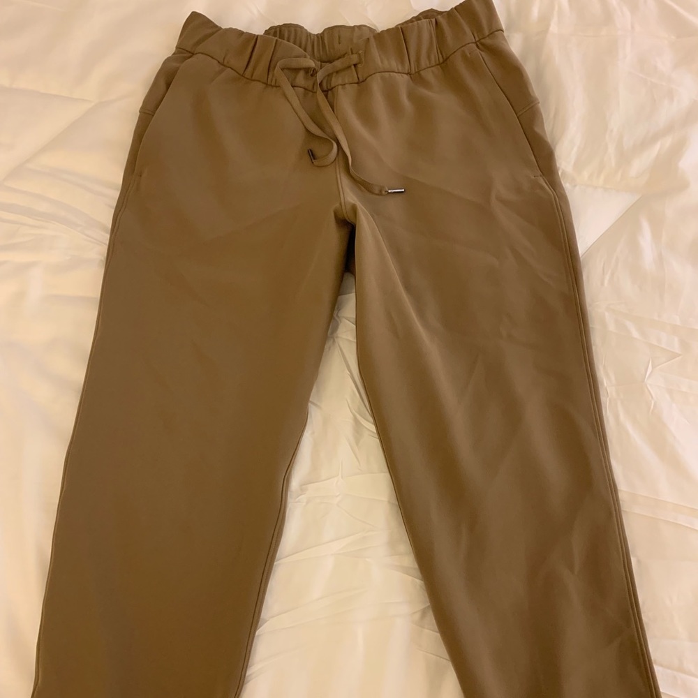 Lululemon On the Fly Crops Woven Size 8
